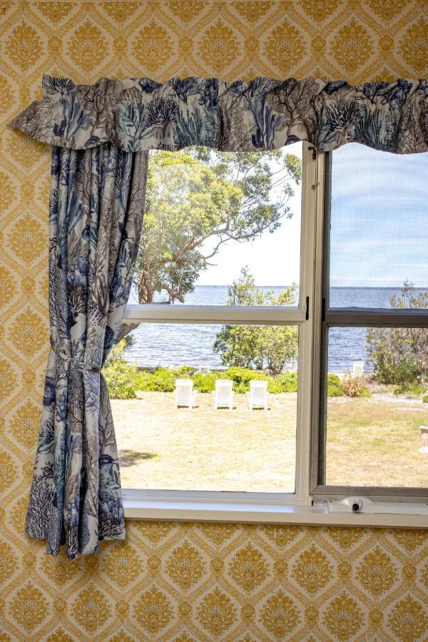 Swan Cove Beachfront Holiday home